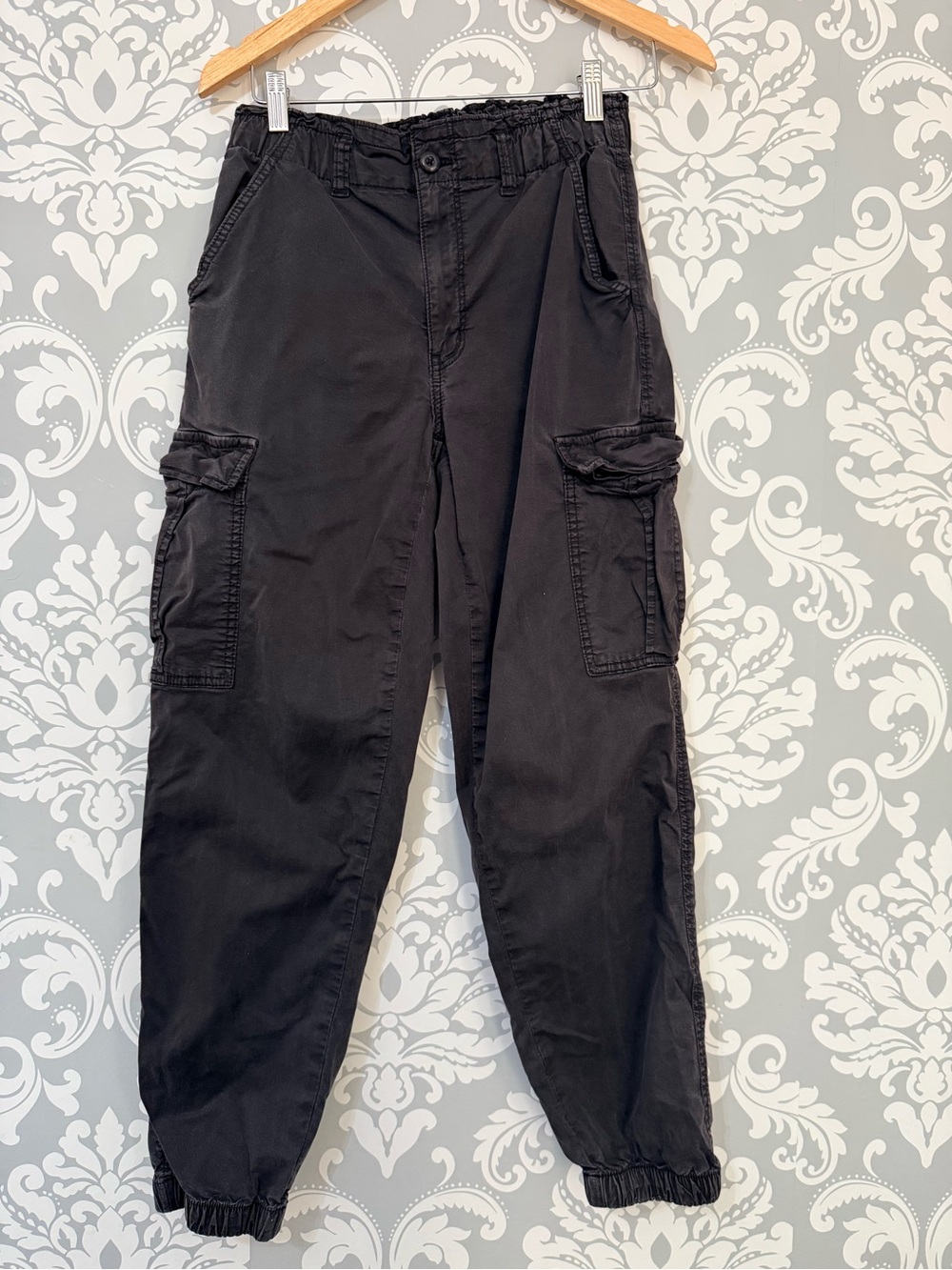 💫4/$25 • American Eagle Black Cargo Elastic Ankle Joggers